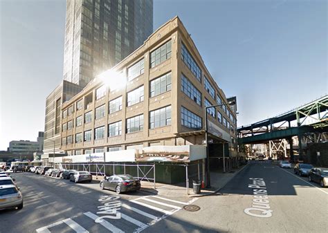 Queens Plaza .